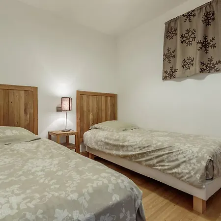 Aux Pieds Avec Piscine Et Parking Aux Arcs 1800 - Fr-1-352-4